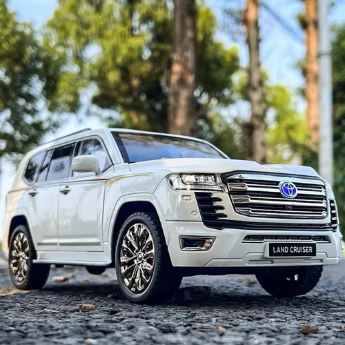 Toyota Land Cruiser LC300 Diecast Model 1/18