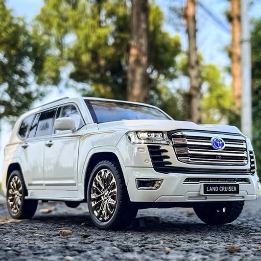 Toyota Land Cruiser LC300 Diecast Model 1/18