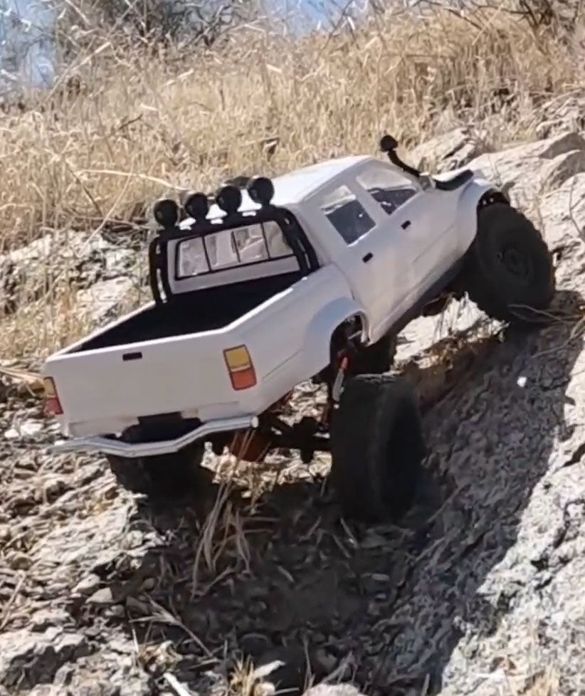 Toyota Hilux RC Crawler